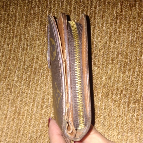 SOLD Authentic Louis Vuitton Bifold Wallet - Picture 4 of 15